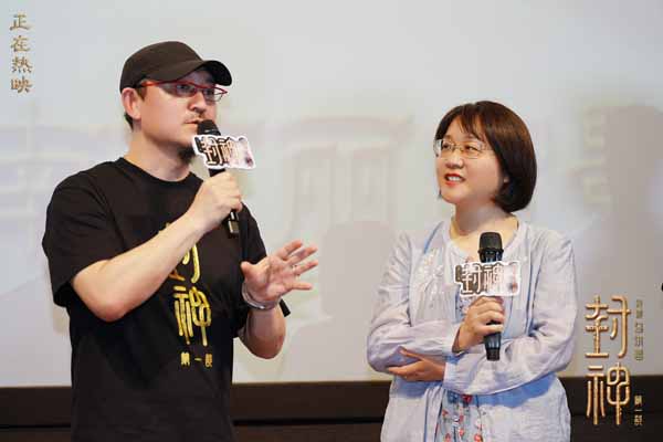 《封神第一部》济南巡回礼电影达人董小姐与主创交流.jpg