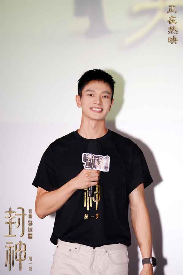 电影组收+王大陆参演电影《孤注一掷》正式上映 突破自我挑战“亡命赌徒”.jpg