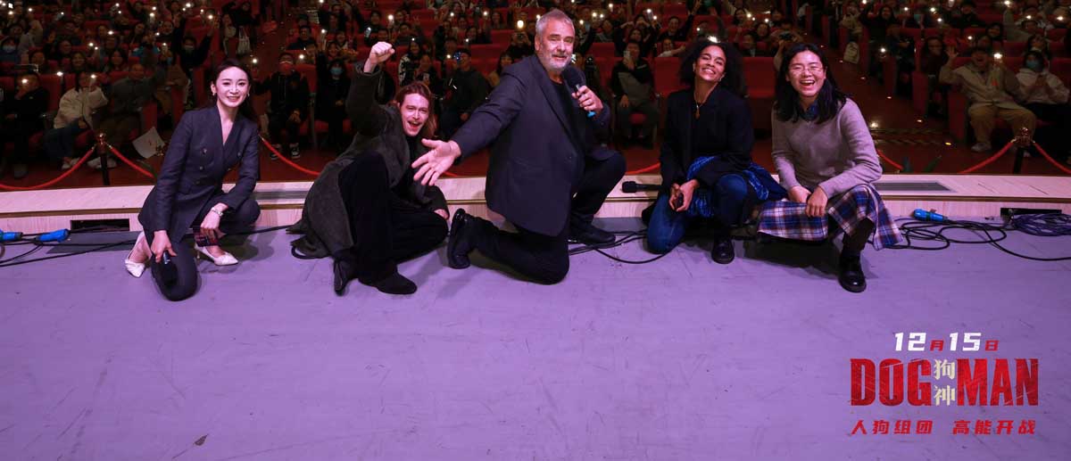 <b>吕克·贝松携新作《狗神》苏州路演 “残酷又温暖”击中观众泪腺</b>