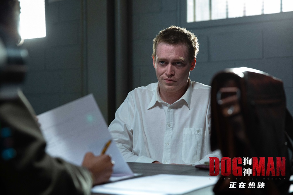 <b>《狗神》曝“最佳拍档”电影片段 人狗配合下厨全凭眼神沟通</b>