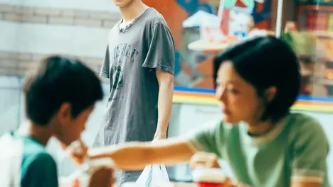 <b>电影《野孩子》曝片尾彩蛋刺痛人心 “生而不养”社会话题引关注</b>