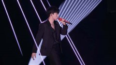 张杰超稳LIVE舞台秀出唱跳实力 百人合唱感动全场