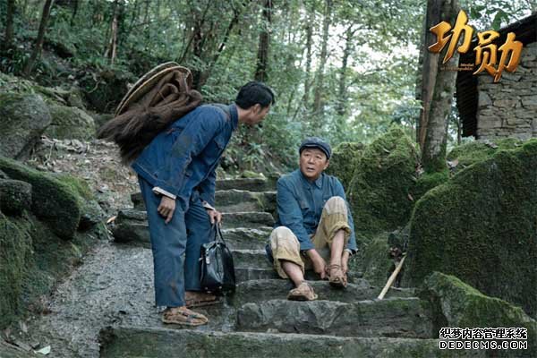 《功勋》之《默默无闻张富清》 无声处听惊雷,写就功勋赞美诗(图3) 《功勋》之《默默无闻张富清》 无声处听惊雷,写就功勋赞美诗(图3)