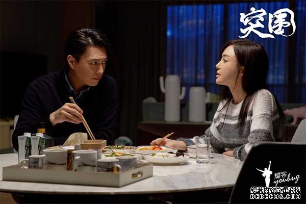 《突围》收视蝉联第一 重拳出击彰显社会价值 (图2) 《突围》收视蝉联第一 重拳出击彰显社会价值 (图2)