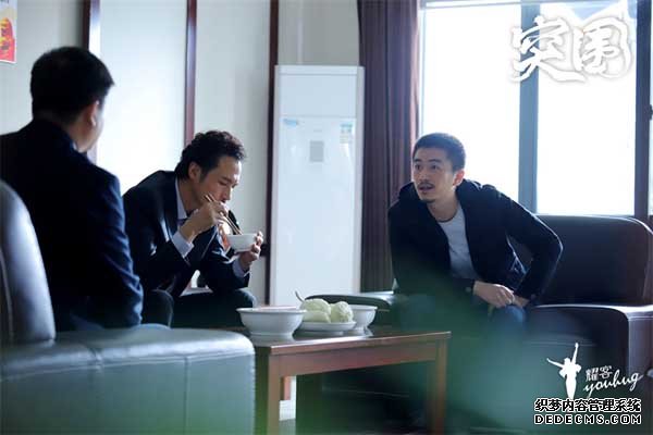 《突围》收视蝉联第一 重拳出击彰显社会价值 (图3) 《突围》收视蝉联第一 重拳出击彰显社会价值 (图3)