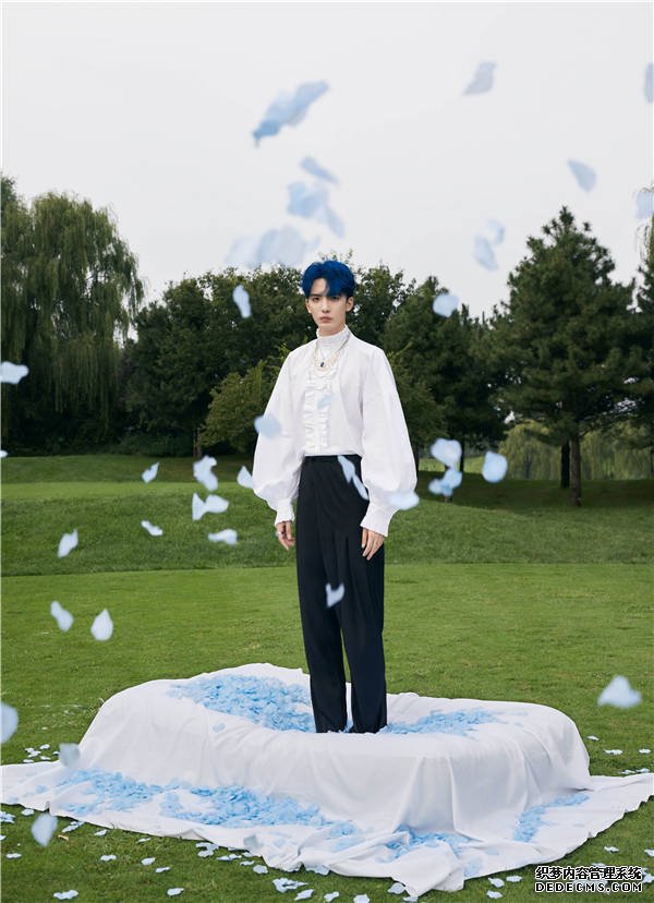 谷蓝帝2021概念EP《亿万星球都不及你这颗尘埃耀眼》 异星系大片释出(图1) 谷蓝帝2021概念EP《亿万星球都不及你这颗尘埃耀眼》 异星系大片释出(图1)