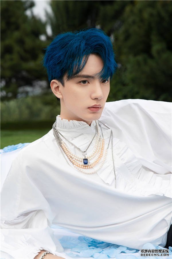 谷蓝帝2021概念EP《亿万星球都不及你这颗尘埃耀眼》 异星系大片释出(图5) 谷蓝帝2021概念EP《亿万星球都不及你这颗尘埃耀眼》 异星系大片释出(图5)
